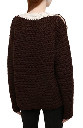 Женский шерстяной свитер MIU MIU коричневого цвета, арт. MML515-1ZUI-F0038 | Фото 4 (Женское Кросс-КТ: Свитер-одежда; Материал внешний: Шерсть; Рукава: Длинные; Длина (для топов): Стандартные; Стили: Кэжуэл)