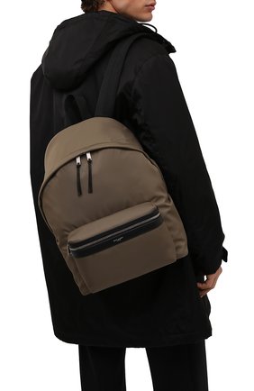 Мужской текстильный рюкзак city SAINT LAURENT хаки цвета по цене 74150 руб., арт. 534967/2NC1F | Фото 2 Мужской текстильный рюкзак city SAINT LAURENT хаки цвета, арт. 534967/2NC1F | Фото 2 (Размер: large; Ремень/цепочка: На ремешке; Материал: Текстиль)