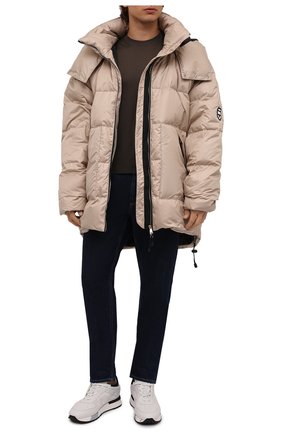 Мужская пуховик MIRA бежевого цвета по цене 72100 руб., арт. MW11/PARKA/SILIC0N LABEL | Фото 2 Мужская пуховик MIRA бежевого цвета, арт. MW11/PARKA/SILIC0N LABEL | Фото 2 (Длина (верхняя одежда): До середины бедра; Материал подклада: Синтетический материал; Материал утеплителя: Пух и перо; Материал внешний: Синтетический материал; Рукава: Длинные; Кросс-КТ: Куртка; Мужское Кросс-КТ: пуховик-короткий; Стили: Спорт-шик)