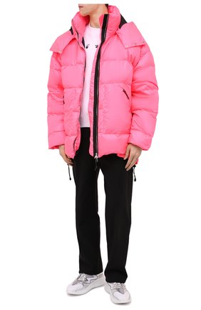 Мужская пуховик MIRA розового цвета по цене 72100 руб., арт. MW11/PARKA/SILIC0N LABEL | Фото 2 Мужская пуховик MIRA розового цвета, арт. MW11/PARKA/SILIC0N LABEL | Фото 2 (Материал внешний: Синтетический материал; Материал подклада: Синтетический материал; Материал утеплителя: Пух и перо; Рукава: Длинные; Длина (верхняя одежда): До середины бедра; Кросс-КТ: Куртка; Мужское Кросс-КТ: пуховик-короткий; Стили: Спорт-шик)