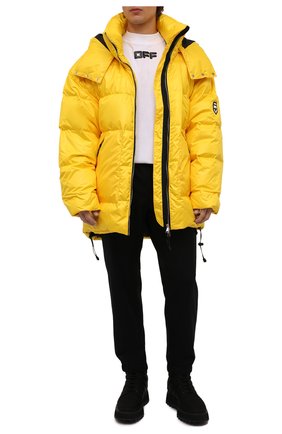 Мужская пуховик MIRA желтого цвета по цене 72100 руб., арт. MW11/PARKA/SILIC0N LABEL | Фото 2 Мужская пуховик MIRA желтого цвета, арт. MW11/PARKA/SILIC0N LABEL | Фото 2 (Материал внешний: Синтетический материал; Рукава: Длинные; Материал подклада: Синтетический материал; Материал утеплителя: Пух и перо; Длина (верхняя одежда): До середины бедра; Кросс-КТ: Куртка; Мужское Кросс-КТ: пуховик-короткий; Стили: Спорт-шик)