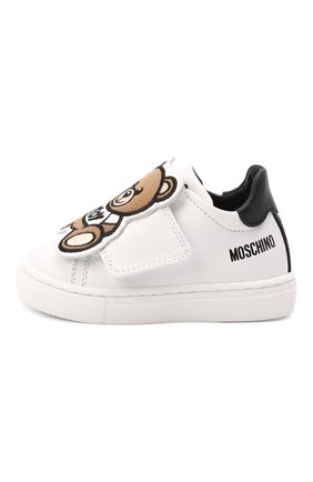 Детские кожаные кеды MOSCHINO белого цвета по цене 25200 руб., арт. 70101/KIPS/KIPS/18-26 | Фото 2 Детские кожаные кеды MOSCHINO белого цвета, арт. 70101/KIPS/KIPS/18-26 | Фото 2 (Материал внешний: Кожа; Материал внутренний: Натуральная кожа; Длина стельки: 14,8, 15,3, 16,5, 13,6, 14,3, 16, 13; Мальчики Кросс-КТ: Обувь-низкие; Кросс-КТ: велькро)
