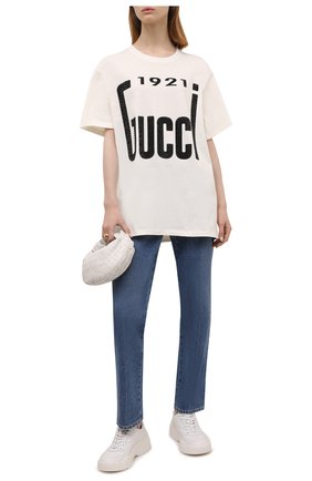 Женская хлопковая футболка GUCCI кремвого цвета по цене 83800 руб., арт. 615044/XJDZT | Фото 2 Женская хлопковая футболка GUCCI кремвого цвета, арт. 615044/XJDZT | Фото 2 (Материал внешний: Хлопок; Длина (для топов): Удлиненные; Рукава: Короткие; Женское Кросс-КТ: Футболка-одежда; Принт: С принтом; Стили: Гранж)