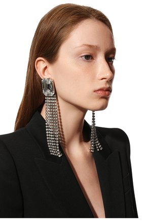 Женские клипсы SAINT LAURENT серебряного цвета по цене 121000 руб., арт. 672843/Y1526 | Фото 2 Женские клипсы SAINT LAURENT серебряного цвета, арт. 672843/Y1526 | Фото 2 (Региональные ограничения белый список (Axapta Mercury): RU; Женское Кросс-КТ: Клипсы-серьги; Материал: Металл)