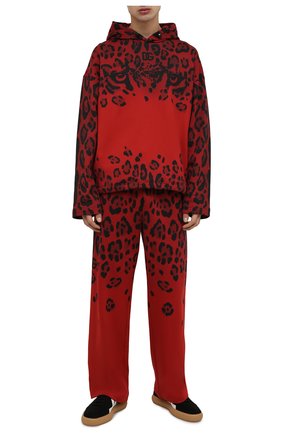 Мужские хлопковые брюки DOLCE & GABBANA красного цвета по цене 92050 руб., арт. GWYNAT/HI7P6 | Фото 2 Мужские хлопковые брюки DOLCE & GABBANA красного цвета, арт. GWYNAT/HI7P6 | Фото 2 (Материал внешний: Хлопок; Длина (брюки, джинсы): Стандартные; Случай: Повседневный; Стили: Спорт-шик)