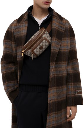 Мужская поясная сумка GUCCI бежевого цвета по цене 69600 руб., арт. 682933/92THG | Фото 2 Мужская поясная сумка GUCCI бежевого цвета, арт. 682933/92THG | Фото 2 (Материал: Текстиль, Экокожа; Ремень/цепочка: На ремешке; Размер: small; Аксессуары: Аксессуары; Сумки: Сумки)