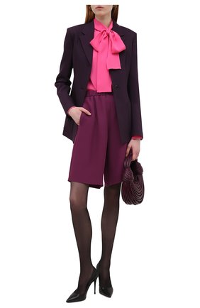 Женские шелковые шорты VALENTINO фиолетового цвета по цене 94400 руб., арт. XB3RD0B51MM | Фото 2 Женские шелковые шорты VALENTINO фиолетового цвета, арт. XB3RD0B51MM | Фото 2 (Длина Ж (юбки, платья, шорты): Миди; Материал внешний: Шелк; Стили: Романтичный; Женское Кросс-КТ: Шорты-одежда; Кросс-КТ: Широкие)
