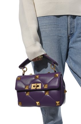Женская сумка roman stud medium VALENTINO фиолетового цвета по цене 199500 руб., арт. XW2B0I82/BSF | Фото 2 Женская сумка roman stud medium VALENTINO фиолетового цвета, арт. XW2B0I82/BSF | Фото 2 (Размер: medium; Ремень/цепочка: На ремешке; Материал: Натуральная кожа)