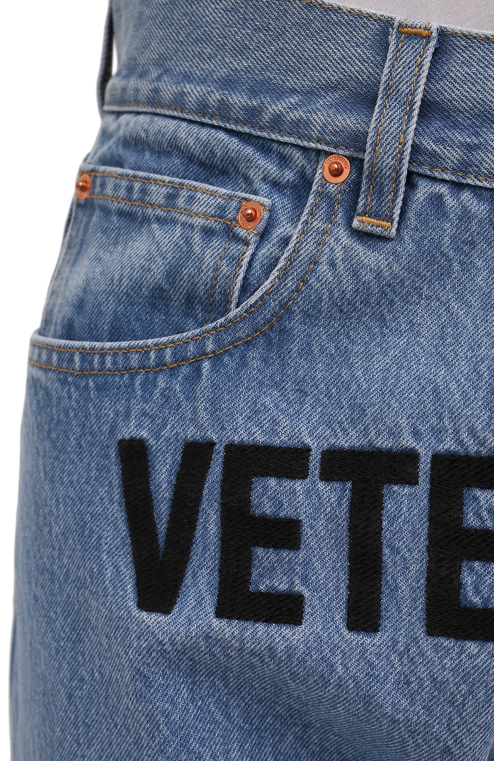 Мужские джинсы VETEMENTS голубого цвета, арт. ME52PA500N 2802 | Фото 5 (Силуэт М (брюки): Прямые; Кросс-КТ: Деним; Длина (брюки, джинсы): Стандартные; Стили: Гранж; Материал внешний: Хлопок, Деним)