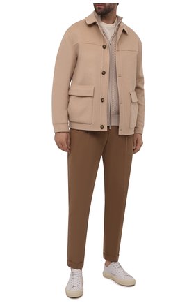 Мужской кашемировый кардиган LORO PIANA бежевого цвета по цене 299500 руб., арт. FAM0033 | Фото 2 Мужской кашемировый кардиган LORO PIANA бежевого цвета, арт. FAM0033 | Фото 2 (Рукава: Длинные; Материал внешний: Кашемир, Шерсть; Длина (для топов): Стандартные; Мужское Кросс-КТ: Кардиган-одежда; Стили: Кэжуэл; Региональные ограничения белый список (Axapta Mercury): RU)