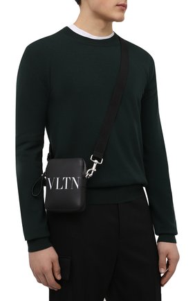 Мужская кожаная сумка vltn VALENTINO черного цвета по цене 0 руб., арт. XY2B0943/WJW | Фото 2 Мужская кожаная сумка vltn VALENTINO черного цвета, арт. XY2B0943/WJW | Фото 2 (Материал: Натуральная кожа; Размер: mini; Ремень/цепочка: На ремешке)