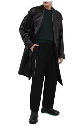 Мужской хлопковый тренч BOTTEGA VENETA черного цвета по цене 389000 руб., арт. 677231/V0Y00 | Фото 2 Мужской хлопковый тренч BOTTEGA VENETA черного цвета, арт. 677231/V0Y00 | Фото 2 (Рукава: Длинные; Материал подклада: Хлопок; Длина (верхняя одежда): До колена; Материал внешний: Хлопок; Мужское Кросс-КТ: Тренчкот-верхняя одежда; Стили: Минимализм)