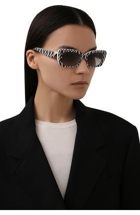 Женские солнцезащитные очки VALENTINO черно-белого цвета, арт. 4096-518511 | Фото 2 (Тип очков: С/з; Очки форма: Прямоугольные; Оптика Гендер: оптика-женское)