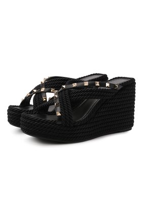 Женские кожаные сабо rockstud torchon VALENTINO черного цвета по цене 53950 руб., арт. XW2S0AX7/BAE | Фото 1 Женские кожаные сабо rockstud torchon VALENTINO черного цвета, арт. XW2S0AX7/BAE | Фото 1 (Подошва: Платформа; Материал внутренний: Натуральная кожа; Материал внешний: Кожа; Каблук тип: Танкетка)