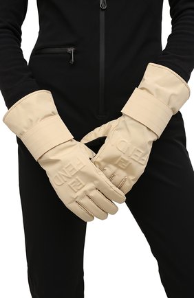 Женские утепленные перчатки FENDI светло-бежевого цвета, арт. FAD029 AGN9 | Фото 2 (Материал: Текстиль, Синтетический материал)