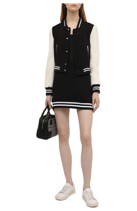 Женский бомбер REDVALENTINO черно-белого цвета по цене 56600 руб., арт. XR3CIE15/6AC | Фото 2 Женский бомбер REDVALENTINO черно-белого цвета, арт. XR3CIE15/6AC | Фото 2 (Материал подклада: Синтетический материал; Длина (верхняя одежда): Короткие; Материал внешний: Синтетический материал; Рукава: Длинные; Кросс-КТ: Куртка; Стили: Гранж)