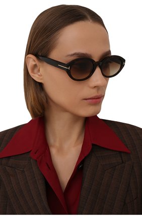 Женские солнцезащитные очки TOM FORD коричневого цвета, арт. TF916 52F | Фото 2 (Тип очков: С/з; Оптика Гендер: оптика-женское; Очки форма: Овальные)