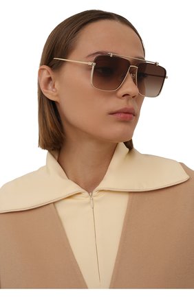 Женские солнцезащитные очки ALEXANDER MCQUEEN коричневого цвета, арт. AM0336S 002 | Фото 2 (Тип очков: С/з; Оптика Гендер: оптика-женское; Очки форма: Квадратные)