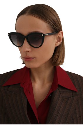 Женские солнцезащитные очки TOM FORD черного цвета, арт. TF915 01B | Фото 2 (Тип очков: С/з; Оптика Гендер: оптика-женское; Очки форма: Cat-eye)