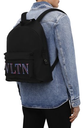 Мужской текстильный рюкзак neon vltn VALENTINO черного цвета по цене 77450 руб., арт. XY2B0993/ITA | Фото 2 Мужской текстильный рюкзак neon vltn VALENTINO черного цвета, арт. XY2B0993/ITA | Фото 2 (Материал: Текстиль; Размер: large; Сумки: Сумки)