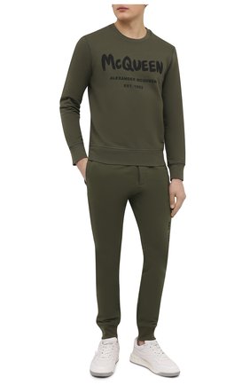 Мужской хлопковый свитшот ALEXANDER MCQUEEN хаки цвета по цене 58200 руб., арт. 688713/QSZ81 | Фото 2 Мужской хлопковый свитшот ALEXANDER MCQUEEN хаки цвета, арт. 688713/QSZ81 | Фото 2 (Длина (для топов): Стандартные; Материал внешний: Хлопок; Рукава: Длинные; Мужское Кросс-КТ: свитшот-одежда; Принт: С принтом; Стили: Милитари; Региональные ограничения белый список (Axapta Mercury): RU)