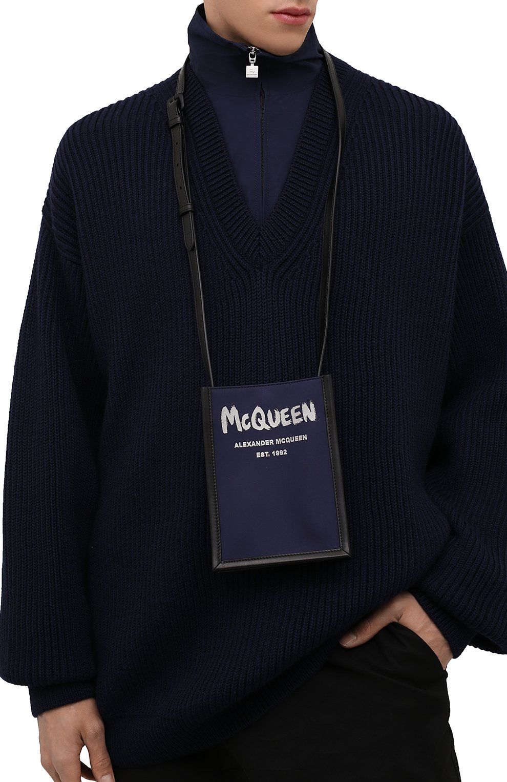 Мужская комбинированная сумка edge mini ALEXANDER MCQUEEN темно-синего цвета, арт. 668592/1AAEZ | Фото 2 (Размер: mini; Ремень/цепочка: На ремешке; Материал: Текстиль)