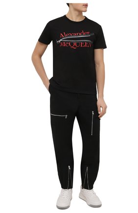 Мужская хлопковая футболка ALEXANDER MCQUEEN черного цвета, арт. 688189/QSZ8A | Фото 2 (Материал внешний: Хлопок; Рукава: Короткие; Длина (для топов): Стандартные; Принт: С принтом; Стили: Гранж)