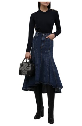 Женская джинсовая юбка ALEXANDER MCQUEEN темно-синего цвета по цене 121000 руб., арт. 687394/QMABP | Фото 2 Женская джинсовая юбка ALEXANDER MCQUEEN темно-синего цвета, арт. 687394/QMABP | Фото 2 (Материал внешний: Хлопок, Деним; Длина Ж (юбки, платья, шорты): Миди; Стили: Гламурный; Кросс-КТ: Деним; Женское Кросс-КТ: Юбка-одежда; Региональные ограничения белый список (Axapta Mercury): RU)