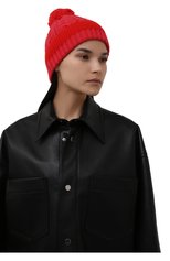 Женская шерстяная шапка ALEXANDER MCQUEEN красного цвета, арт. 685989/3200Q | Фото 2 (Материал: Текстиль, Шерсть; Региональные ограничения белый список (Axapta Mercury): RU)