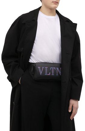 Мужская кожаная поясная сумка neon vltn VALENTINO черного цвета, арт. XY2B0719/GCI | Фото 2 (Ремень/цепочка: На ремешке; Размер: small; Материал: Натуральная кожа)