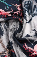Женский шелковый платок ALEXANDER MCQUEEN разноцветного цвета, арт. 685002/3001Q | Фото 4 (Принт: С принтом; Материал: Текстиль, Шелк; Региональные ограничения белый список (Axapta Mercury): RU)