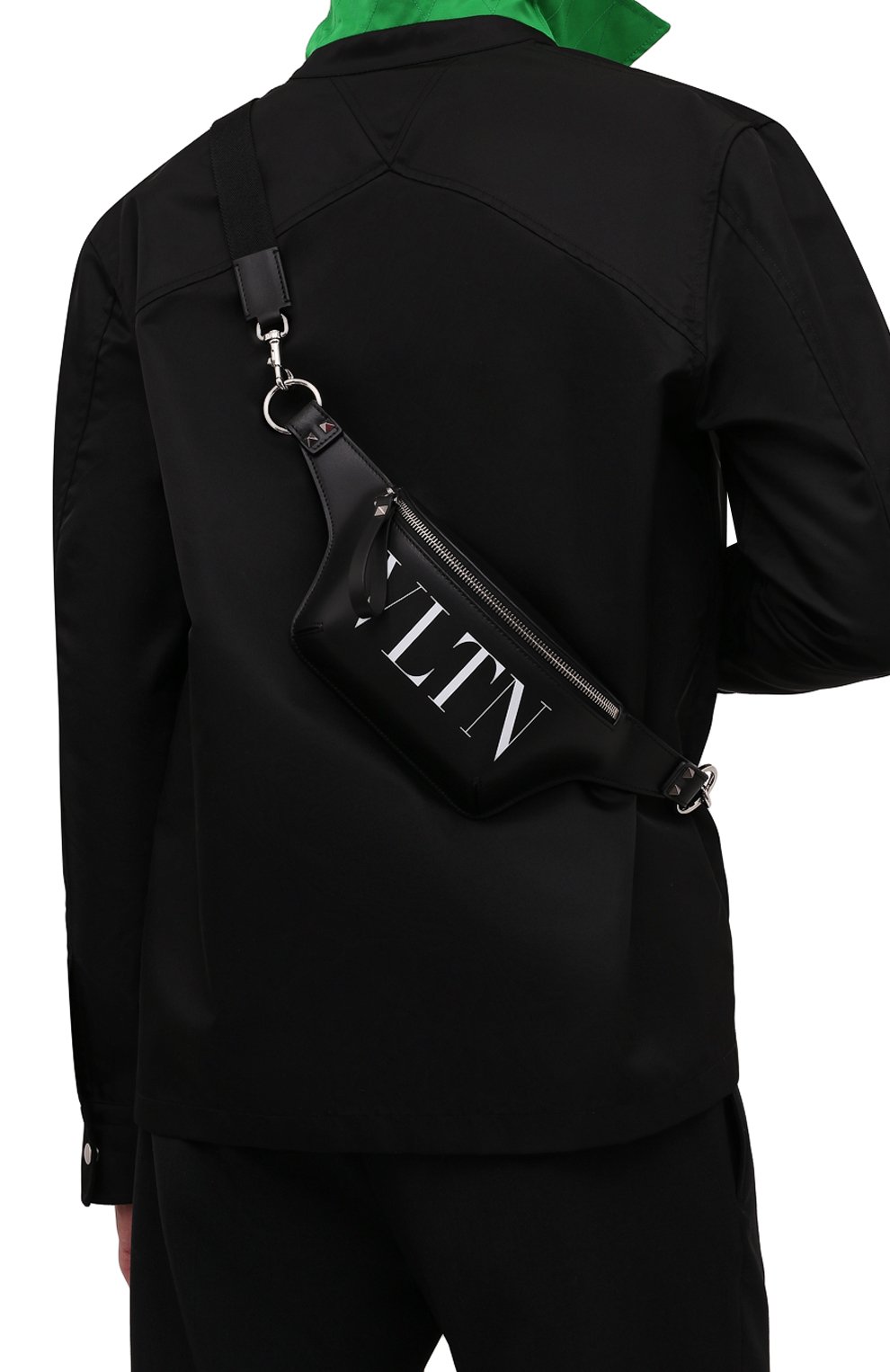 Мужская кожаная поясная сумка vltn VALENTINO черного цвета, арт. XY2B0B34/WJW | Фото 2 (Случай: Повседневный; Материал: Натуральная кожа; Ремень/цепочка: На ремешке; Размер: small)