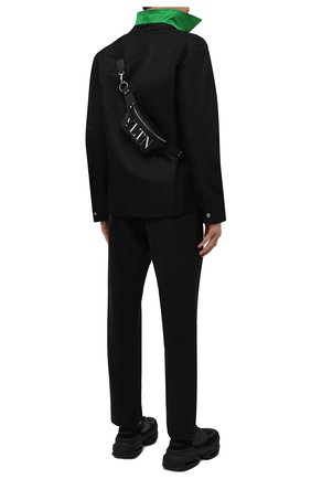 Мужская кожаная поясная сумка vltn VALENTINO черного цвета по цене 78700 руб., арт. XY2B0B34/WJW | Фото 3 Мужская кожаная поясная сумка vltn VALENTINO черного цвета, арт. XY2B0B34/WJW | Фото 3 (Случай: Повседневный; Материал: Натуральная кожа; Ремень/цепочка: На ремешке; Размер: small)