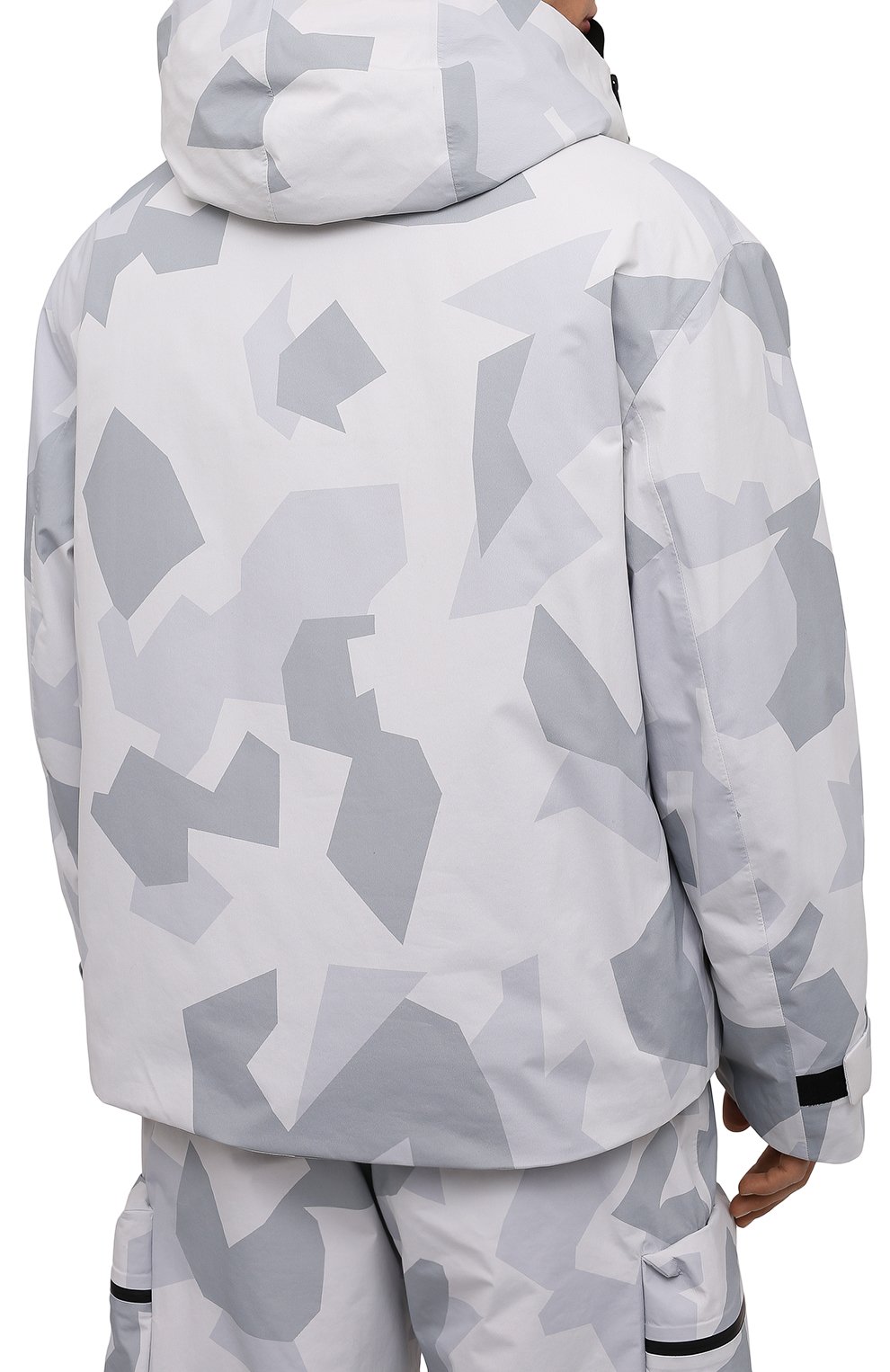 Мужская утепленный анорак PRADA серого цвета, арт. SGB799-1YYU-F0K44-202 | Фото 4 (Кросс-КТ: Куртка, другое; Рукава: Длинные; Материал внешний: Синтетический материал; Мужское Кросс-КТ: утепленные куртки; Длина (верхняя одежда): Короткие)