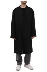Мужской пальто YOHJI YAMAMOTO черного цвета, арт. FQ-C53-300 | Фото 2 (Рукава: Длинные; Длина (верхняя одежда): Длинные; Мужское Кросс-КТ: пальто-верхняя одежда; Стили: Минимализм; Материал внешний: Растительное волокно)
