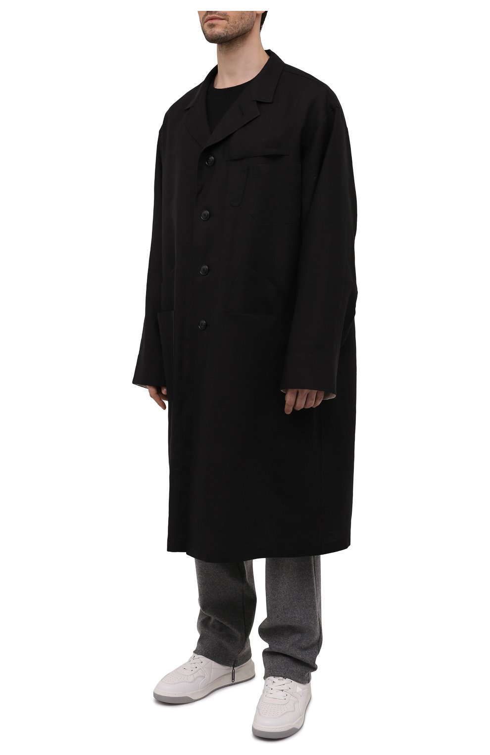 Мужской пальто YOHJI YAMAMOTO черного цвета, арт. FQ-C53-300 | Фото 3 (Рукава: Длинные; Длина (верхняя одежда): Длинные; Мужское Кросс-КТ: пальто-верхняя одежда; Стили: Минимализм; Материал внешний: Растительное волокно)