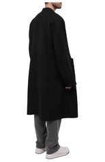 Мужской пальто YOHJI YAMAMOTO черного цвета, арт. FQ-C53-300 | Фото 4 (Рукава: Длинные; Длина (верхняя одежда): Длинные; Мужское Кросс-КТ: �пальто-верхняя одежда; Стили: Минимализм; Материал внешний: Растительное волокно)