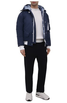 Мужской пуховый бомбер chilliwack glacial haze CANADA GOOSE темно-синего цвета по цене 116000 руб., арт. 7999U1 | Фото 2 Мужской пуховый бомбер chilliwack glacial haze CANADA GOOSE темно-синего цвета, арт. 7999U1 | Фото 2 (Материал подклада: Синтетический материал; Материал утеплителя: Пух и перо; Длина (верхняя одежда): Короткие; Рукава: Длинные; Материал внешний: Синтетический материал; Кросс-КТ: Куртка; Мужское Кросс-КТ: пуховик-короткий; Принт: Без принта; Стили: Спорт-шик; Региональные ограничения белый список (Axapta Mercury): RU)