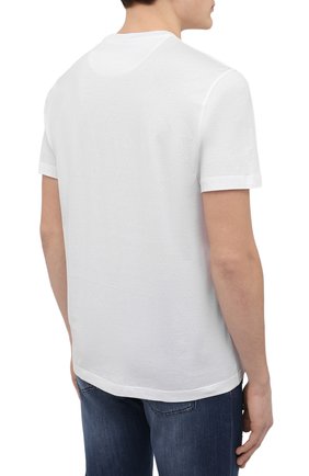 Мужская хлопковая футболка BRIONI белого цвета, арт. UJLA0L/P1613 | Фото 4 (Принт: Без принта; Рукава: Короткие; Длина (для топов): Стандартные; Материал внешний: Хлопок; Стили: Кэжуэл)