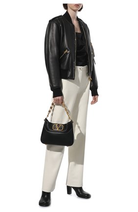 Женский кожаный бомбер TOM FORD черного цвета по цене 372000 руб., арт. CSL687-LEX266 | Фото 2 Женский кожаный бомбер TOM FORD черного цвета, арт. CSL687-LEX266 | Фото 2 (Материал подклада: Вискоза, Синтетический материал; Рукава: Длинные; Материал внешний: Натуральная кожа; Длина (верхняя одежда): Короткие; Стили: Гламурный; Кросс-КТ: бомбер)