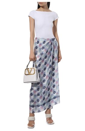 Женская шелковая юбка GIORGIO ARMANI голубого цвета по цене 89950 руб., арт. 2SHNN06D/T03A6 | Фото 2 Женская шелковая юбка GIORGIO ARMANI голубого цвета, арт. 2SHNN06D/T03A6 | Фото 2 (Длина Ж (юбки, платья, шорты): Макси; Материал внешний: Шелк; Стили: Романтичный; Женское Кросс-КТ: Юбка-одежда)