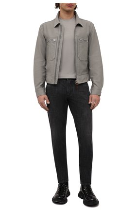 Мужская джинсовая куртка TOM FORD серого цвета, арт. BZ028/TF0301 | Фото 2 (Длина (верхняя одежда): Короткие; Материал внешний: Хлопок, Деним; Рукава: Длинные; Кросс-КТ: Деним, Куртка; Стили: Кэжуэл)