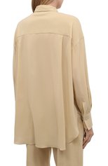 Женская шелковая блузка BRUNELLO CUCINELLI бежевого цвета, арт. MF962ME646 | Фото 4 (Материал внешний: Шелк; Рукава: Длинные; Принт: Без принта; Длина (для топов): Удлиненные; Женское Кросс-КТ: Блуза-одежда; Стили: Кэжуэл)