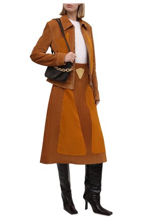 Женская замшевая куртка CHLOÉ коричневого цвета, арт. CHC22SCV01203 | Фото 2 (Материал внешний: Натуральная кожа, Замша; Рукава: Длинные; Длина (верхняя одежда): Короткие; Материал подклада: Шелк; Стили: Бохо; Кросс-КТ: Куртка; Женское Кросс-КТ: Замша и кожа; Региональные ограничения белый список (Axapta Mercury): RU)