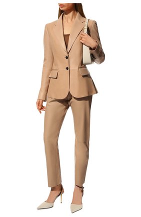 Женский кожаный жакет TOM FORD бежевого цвета по цене 331000 руб., арт. GIL476-LEX266 | Фото 2 Женский кожаный жакет TOM FORD бежевого цвета, арт. GIL476-LEX266 | Фото 2 (Рукава: Длинные; Материал внешний: Натуральная кожа; Материал подклада: Купро; Стили: Гламурный; Длина (для топов): Стандартные; Случай: Повседневный; 1-2-бортные: Однобортные; Женское Кросс-КТ: Жакет-одежда)