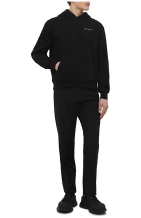 Мужские кожаные кроссовки tread slick ALEXANDER MCQUEEN черного цвета по цене 79550 руб., арт. 682423/WIABD | Фото 2 Мужские кожаные кроссовки tread slick ALEXANDER MCQUEEN черного цвета, арт. 682423/WIABD | Фото 2 (Материал внутренний: Натуральная кожа; Материал внешний: Кожа; Подошва: Массивная; Материал утеплителя: Без утеплителя; Стили: Гранж; Длина стельки: 26,6, 27,3, 27,6, 28,0, 28,3, 28,7, 29,0, 29,3, 30,0)