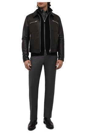 Мужская рубашка из вискозы и шелка TOM FORD черно-белого цвета по цене 79950 руб., арт. 3FT910/94BSRB | Фото 2 Мужская рубашка из вискозы и шелка TOM FORD черно-белого цвета, арт. 3FT910/94BSRB | Фото 2 (Длина (для топов): Стандартные; Материал внешний: Вискоза; Рукава: Длинные; Случай: Повседневный; Манжеты: На пуговицах; Воротник: Кент; Рубашки М: Regular Fit; Стили: Романтичный; Принт: С принтом)