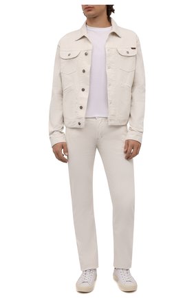 Мужская хлопковая куртка TOM FORD кремвого цвета по цене 131500 руб., арт. BZJ39/TFD116 | Фото 2 Мужская хлопковая куртка TOM FORD кремвого цвета, арт. BZJ39/TFD116 | Фото 2 (Рукава: Длинные; Материал внешний: Хлопок, Деним; Длина (верхняя одежда): Короткие; Кросс-КТ: Куртка, Деним; Стили: Кэжуэл)