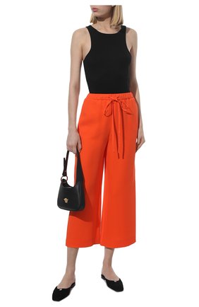 Женские шелковые брюки VALENTINO оранжевого цвета, арт. XB3RB4D41MM | Фото 2 (Длина (брюки, джинсы): Укороченные; Материал внешний: Шелк; Женское Кросс-КТ: Брюки-одежда; Стили: Кэжуэл; Силуэт Ж (брюки и джинсы): Широкие)