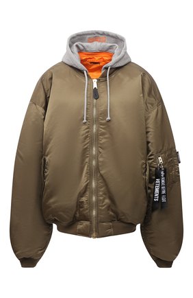 Женский бомбер VETEMENTS хаки цвета по цене 184500 руб., арт. UE52JA220G 1307/W | Фото 1 Женский бомбер VETEMENTS хаки цвета, арт. UE52JA220G 1307/W | Фото 1 (Материал подклада: Синтетический материал; Материал внешний: Синтетический материал; Рукава: Длинные; Длина (верхняя одежда): До середины бедра; Стили: Спорт-шик; Кросс-КТ: Куртка, бомбер)